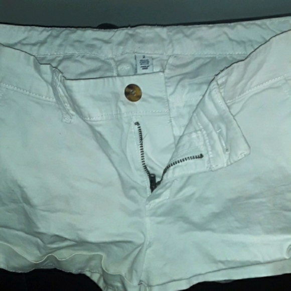 WHITE SHORT SHORTS - Picture 2 of 5